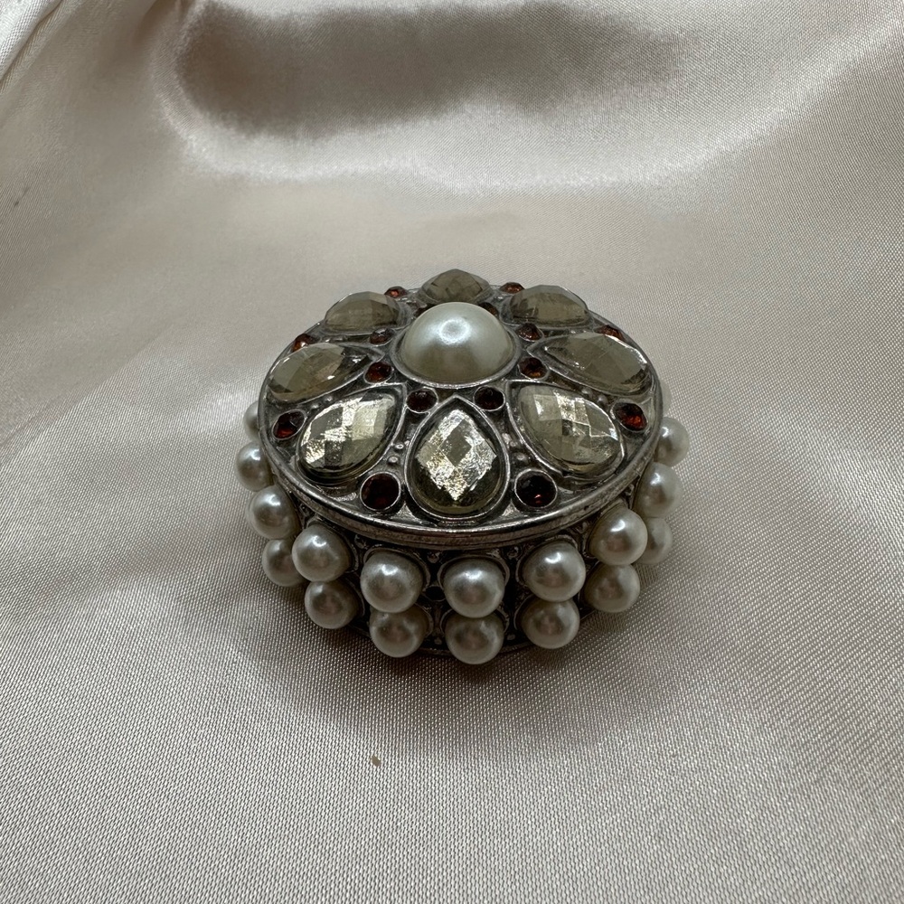 Mini pearl trinket container/ jewelry box